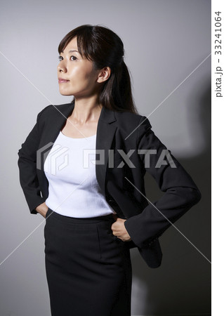 強い女性リーダー像 33241064