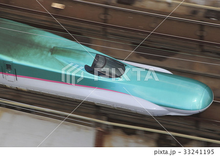 仙台市街を行く東北新幹線E5系（流し撮り） 33241195