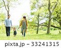 公園で遊ぶ家族 33241315