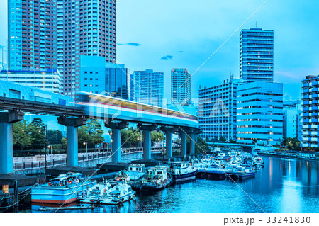 水辺のビル群 水辺のビル群 33241830