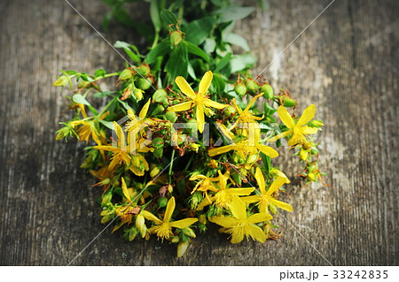 Saint-John's-wort flowers on a old wooden 33242835