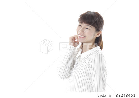 クールな雰囲気の女性 クールな雰囲気の女性 33243451
