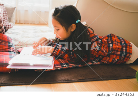 6 years old 33244252