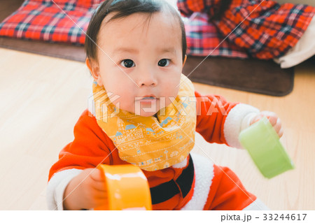 1 year old 1 year old 33244617