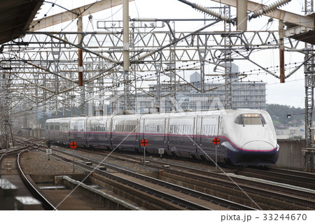 旅客転落により遅延発生の東北新幹線（お盆シーズンの郡山駅） 33244670