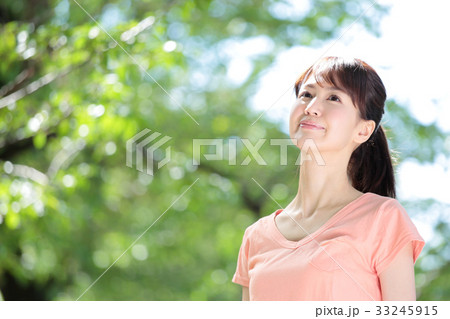 ストレッチ 若い女性 ストレッチ 若い女性 33245915
