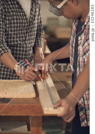 Measuring wooden plank 33246183