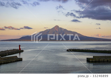 夕暮れの利尻富士 夕暮れの利尻富士 33246899