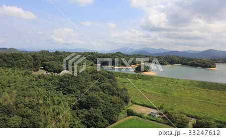 [空撮]福岡県飯塚市久保白（旧桂川町）　夏の久保白ダム 33247612
