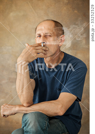 Worried mature man sitting at studio 33252529