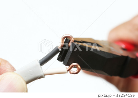 電気工事　電気配線作業　輪づくり作業 33254159