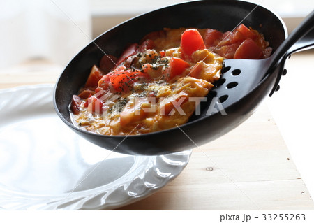 トマトのオムレツ／Omelet of tomatoes	 33255263
