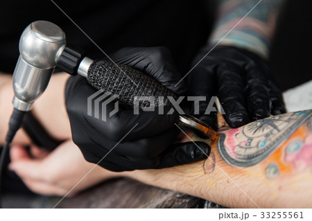 Tattoo artist in a studio 33255561