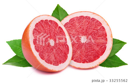 Halves of grapefruits isolated 33255562
