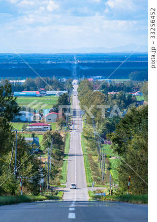 《北海道》知床斜里　天に続く道 33256452