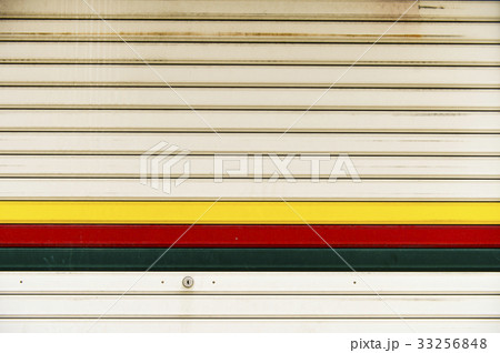 ドイツ国旗カラーのシャッターの写真素材