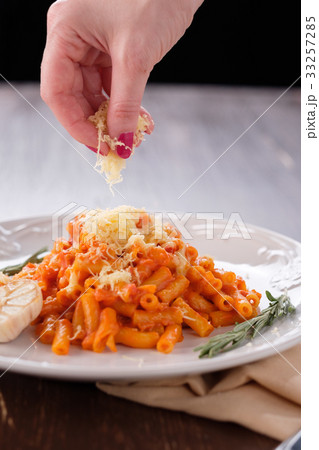 Creamy Italian pasta with mushrooms, tomatoes 33257285