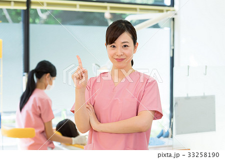キャリアウーマン、歯科医、歯科、歯科衛生士、指差し 33258190