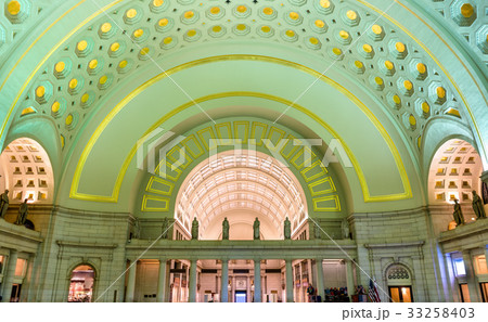 Lobby hall at Union Station in Washington DC, USA 33258403