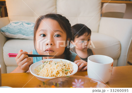 1 year old　&　6 years old 33260095