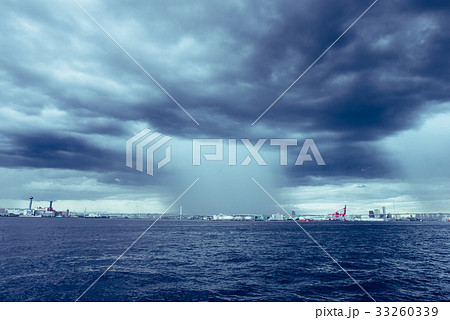 ゲリラ豪雨 台風 自然災害 33260339