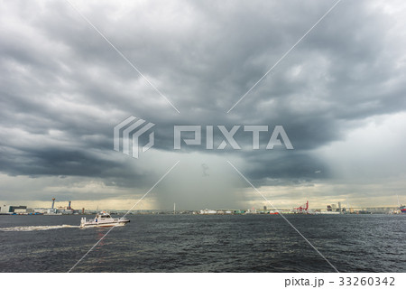 ゲリラ豪雨 台風 自然災害 33260342