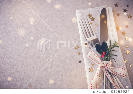 Christmas food dinner table place setting Christmas food dinner table place setting 33262924