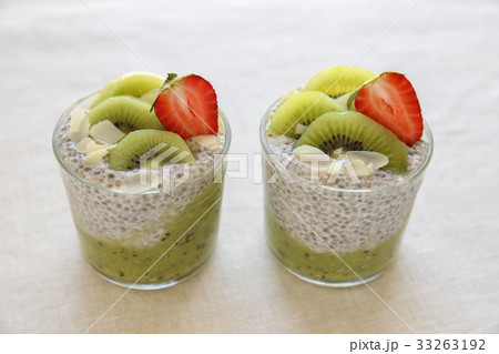 chia seed pudding with kiwi Christmas breakfast chia seed pudding with kiwi Christmas breakfast 33263192