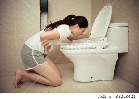 beauty woman drunk feeling stomach uncomfortable 33263421