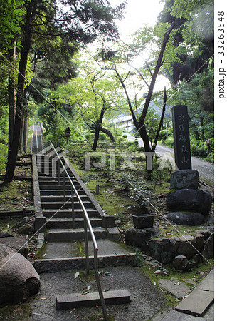 岩作御嶽山神社と霊神石像 33263548