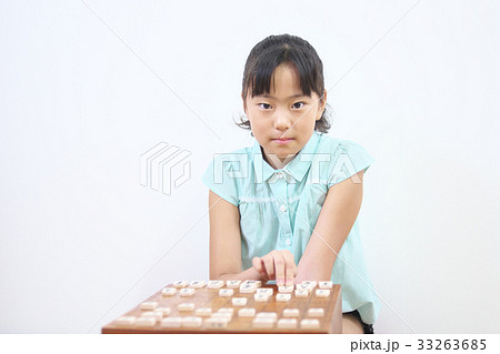 将棋をさす小学生 33263685