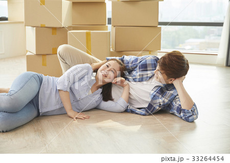 横になる ボックス 紙箱 33264454