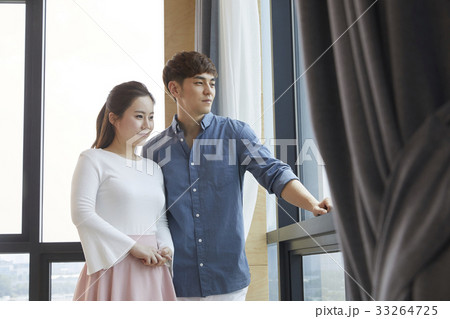 夫婦 ウィンドウ 窓 33264725