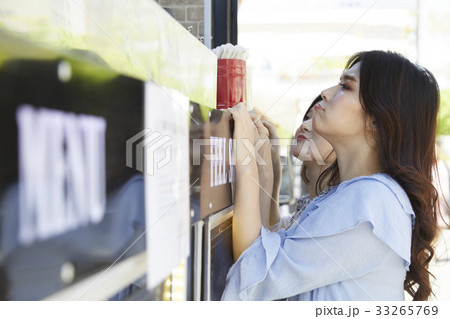 よりかかる 上半身 大人 33265769