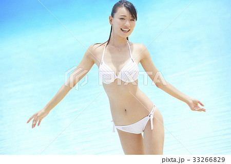 プール　リゾート　ビキニ　女性 33266829
