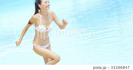 プール　リゾート　ビキニ　女性 33266847