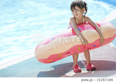 プール 水遊び 女の子 プール 水遊び 女の子 33267166