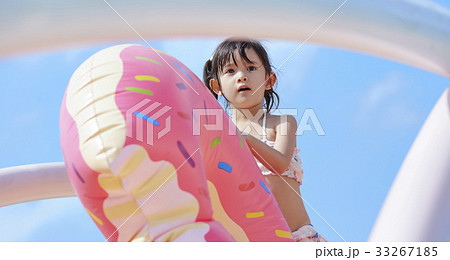プール　水遊び　女の子 33267185