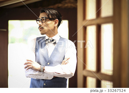 カフェにいる男性 カフェにいる男性 33267524