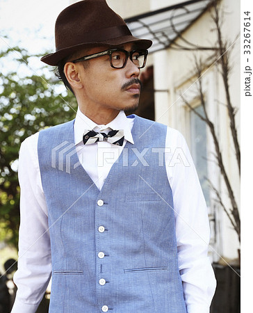 野外で立つ男性 33267614