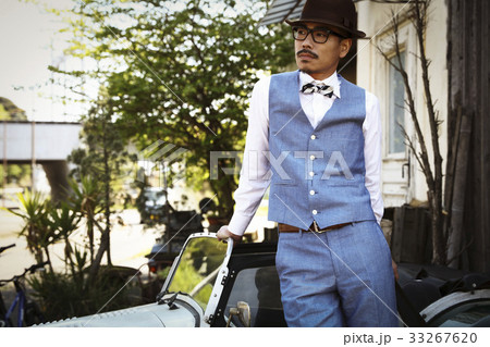 車と男性 車と男性 33267620