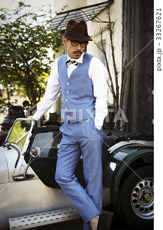 車と男性 33267621