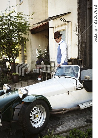 車と男性 33267633