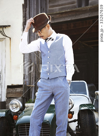 車と男性 33267639