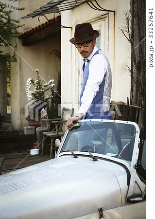 車と男性 車と男性 33267641