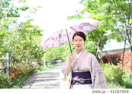着物の女性 33267808