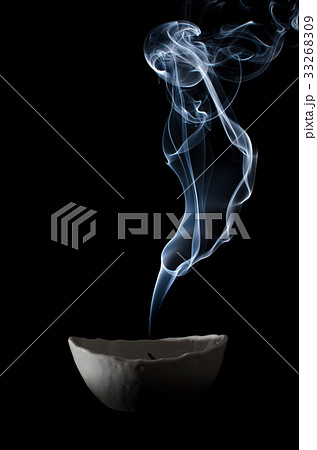 お香の煙/黒バック お香の煙/黒バック 33268309