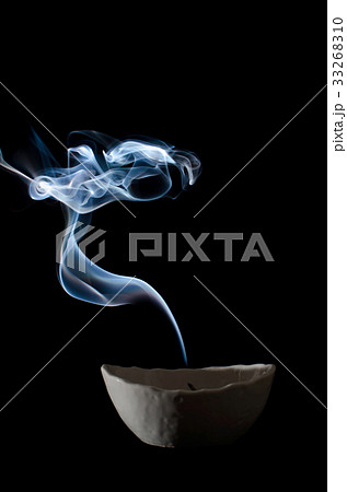 お香の煙/黒バック お香の煙/黒バック 33268310