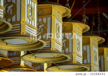 大阪　四天王寺の釣燈籠 33268341