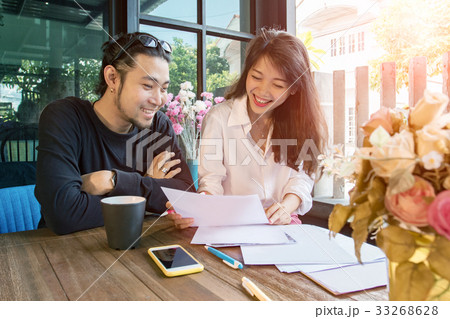 young asian freelance working at home young asian freelance working at home 33268628